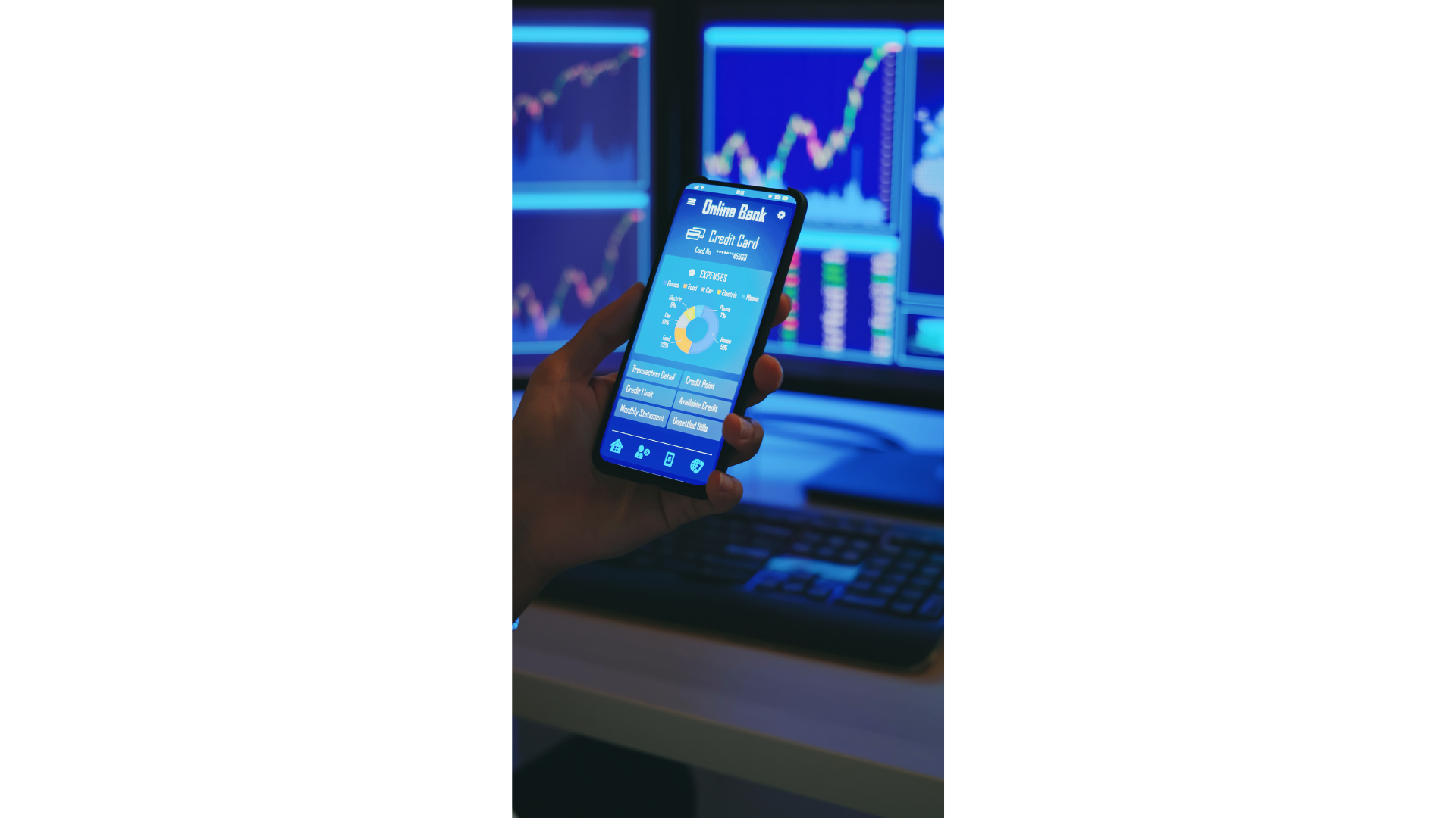 Main tenant un smartphone affichant une application de banque en ligne avec des statistiques financières et des graphiques, sur fond d'écrans d'ordinateur montrant des courbes de marché boursier, soulignant l'intégration de la fintech dans la gestion personnelle de finances.